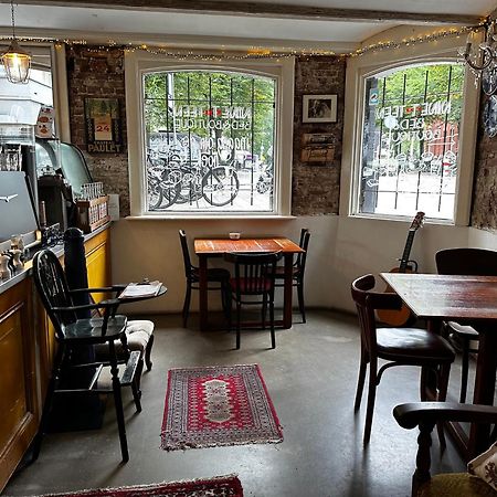 Nine-T-Teen Bed And Boutique Amsterdam Bagian luar foto