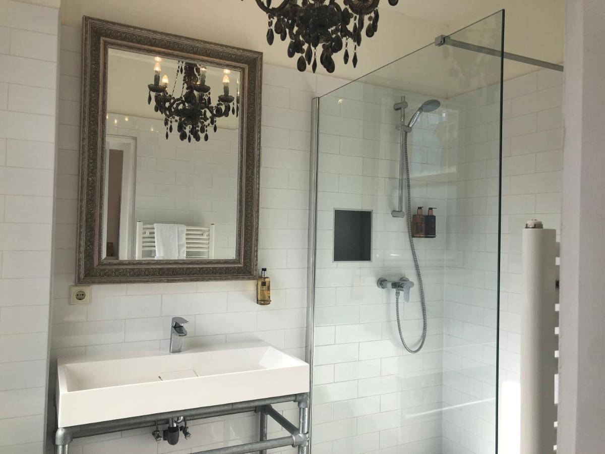 Nine-T-Teen Bed And Boutique Amsterdam Bagian luar foto
