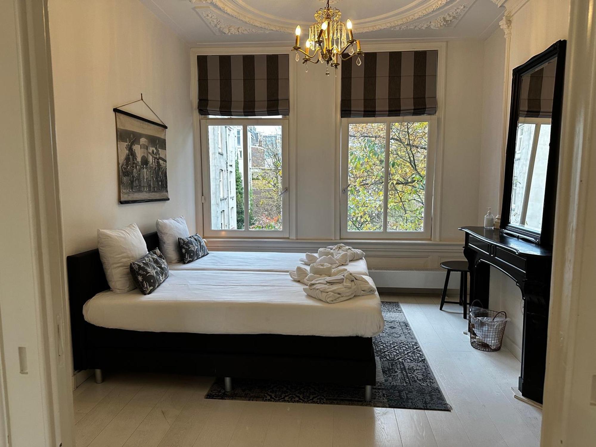 Nine-T-Teen Bed And Boutique Amsterdam Bagian luar foto