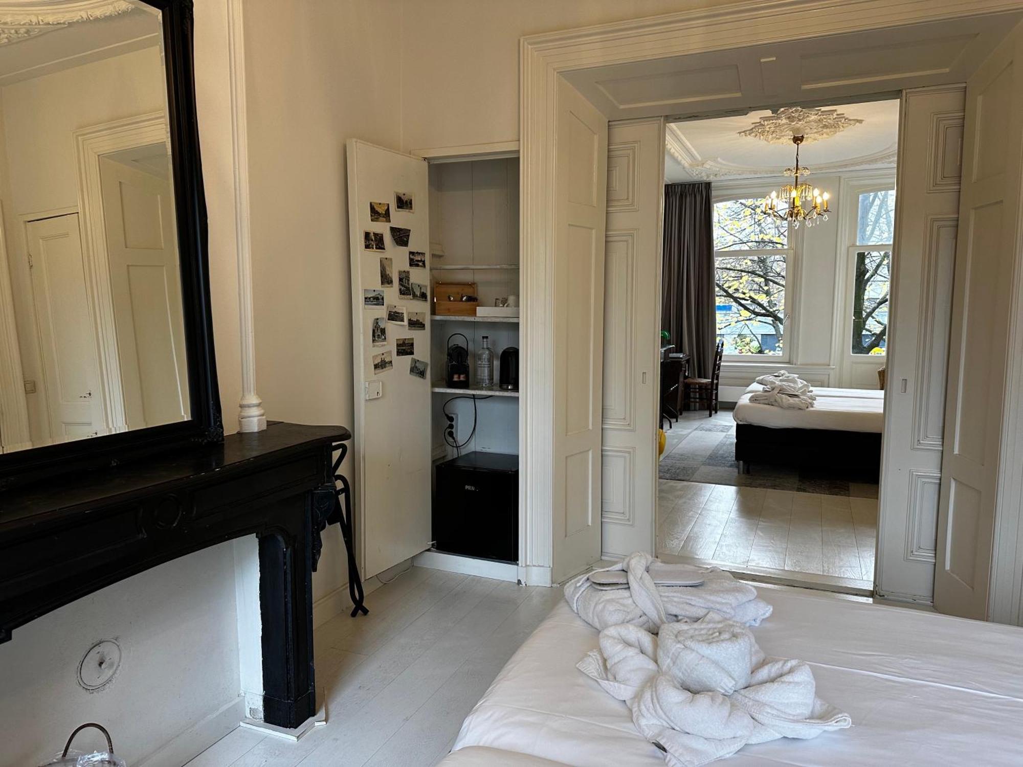 Nine-T-Teen Bed And Boutique Amsterdam Bagian luar foto