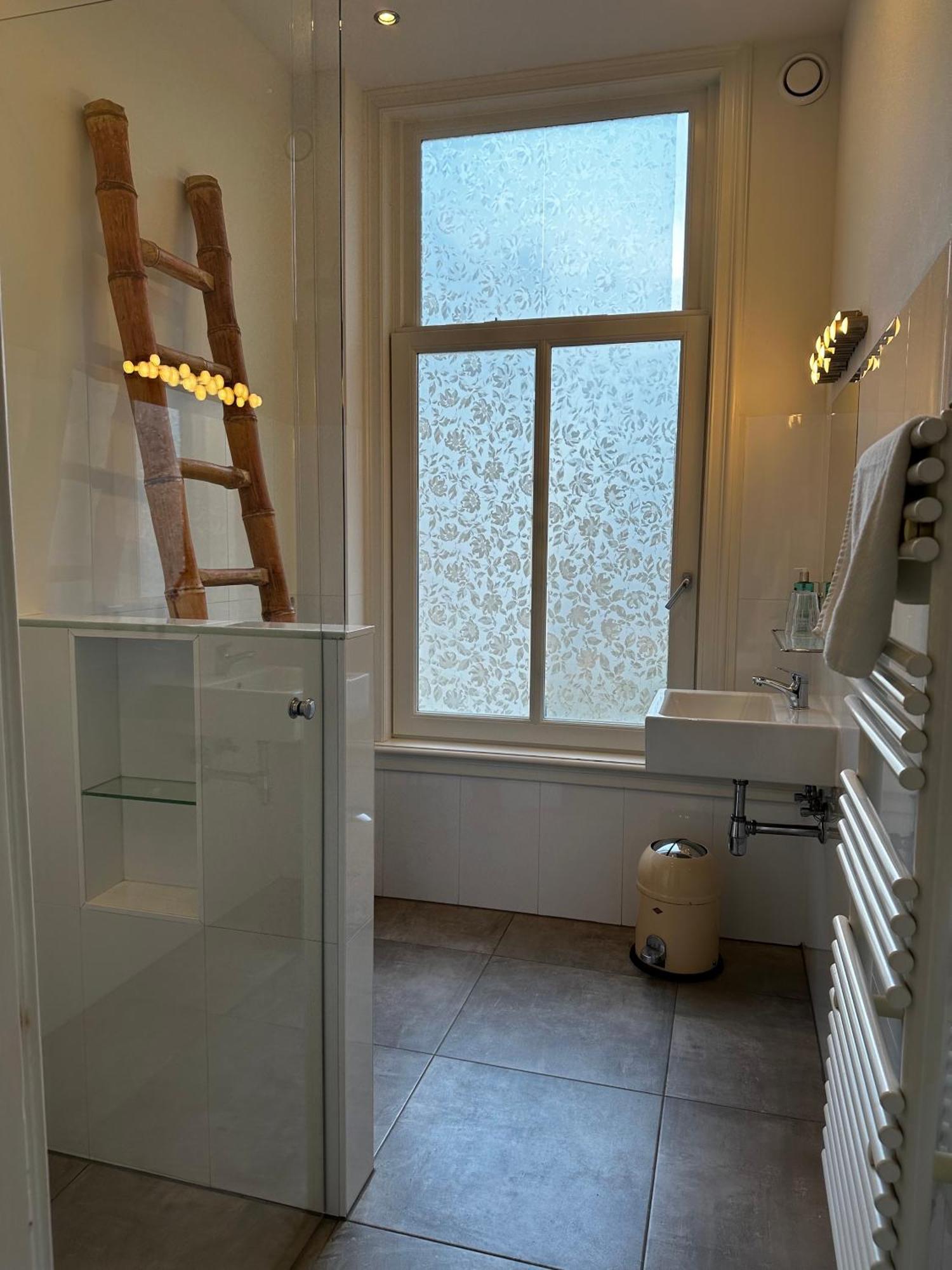 Nine-T-Teen Bed And Boutique Amsterdam Bagian luar foto