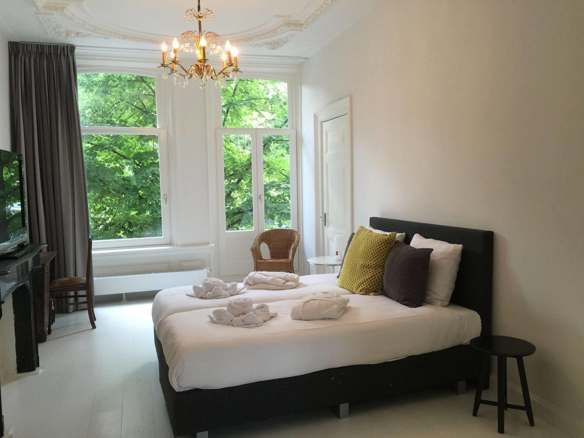 Nine-T-Teen Bed And Boutique Amsterdam Bagian luar foto