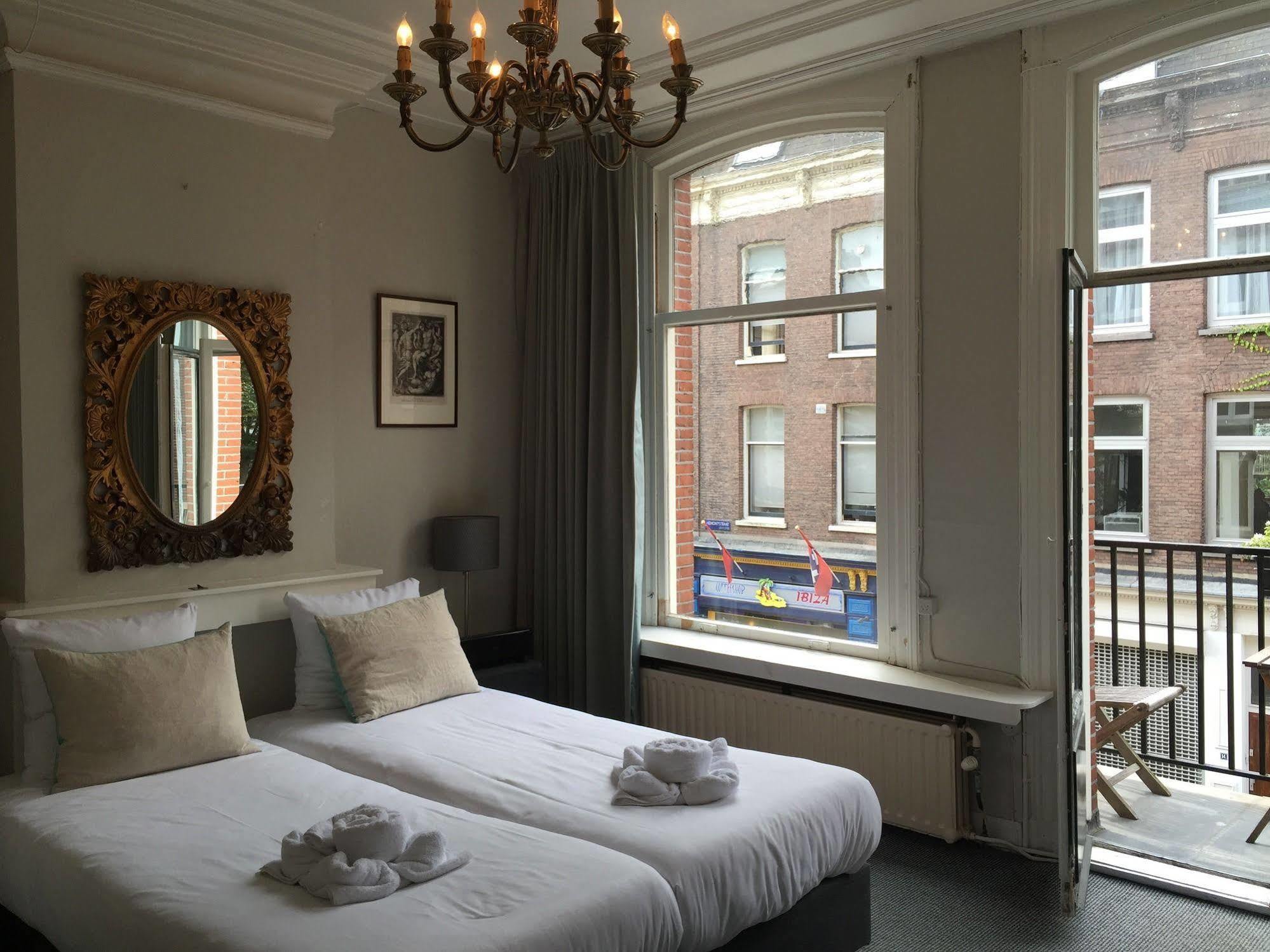 Nine-T-Teen Bed And Boutique Amsterdam Bagian luar foto