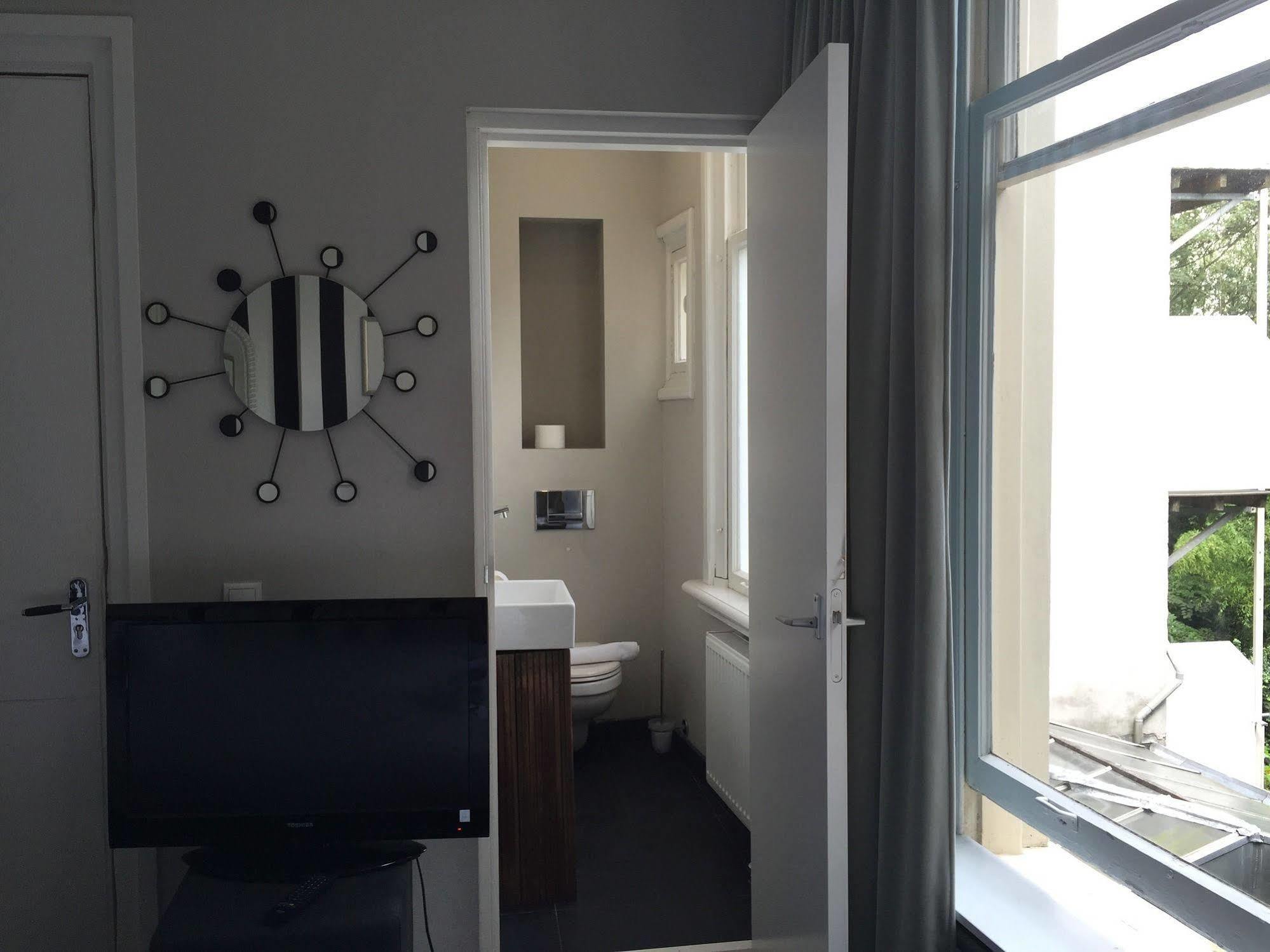 Nine-T-Teen Bed And Boutique Amsterdam Bagian luar foto