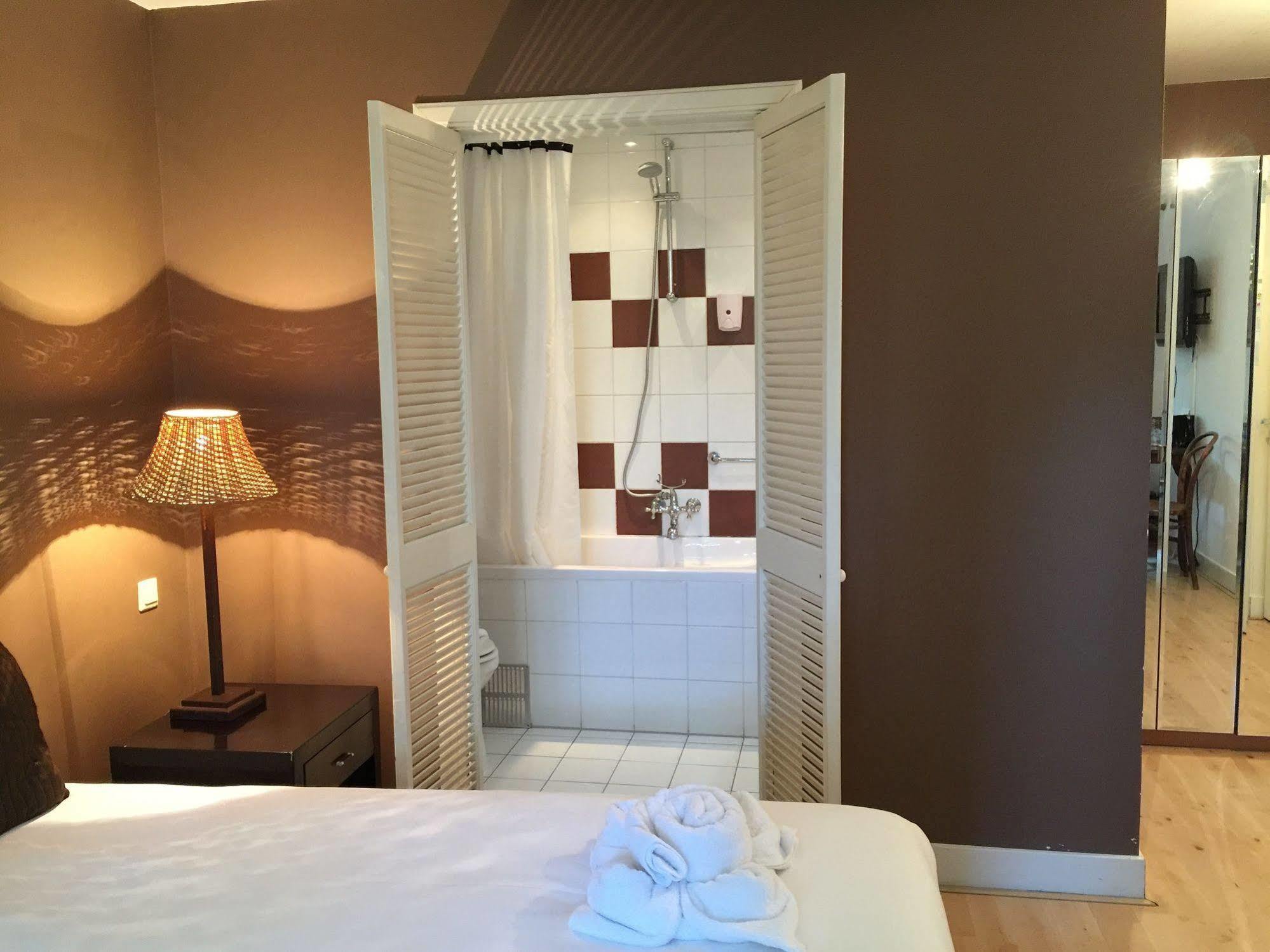 Nine-T-Teen Bed And Boutique Amsterdam Bagian luar foto