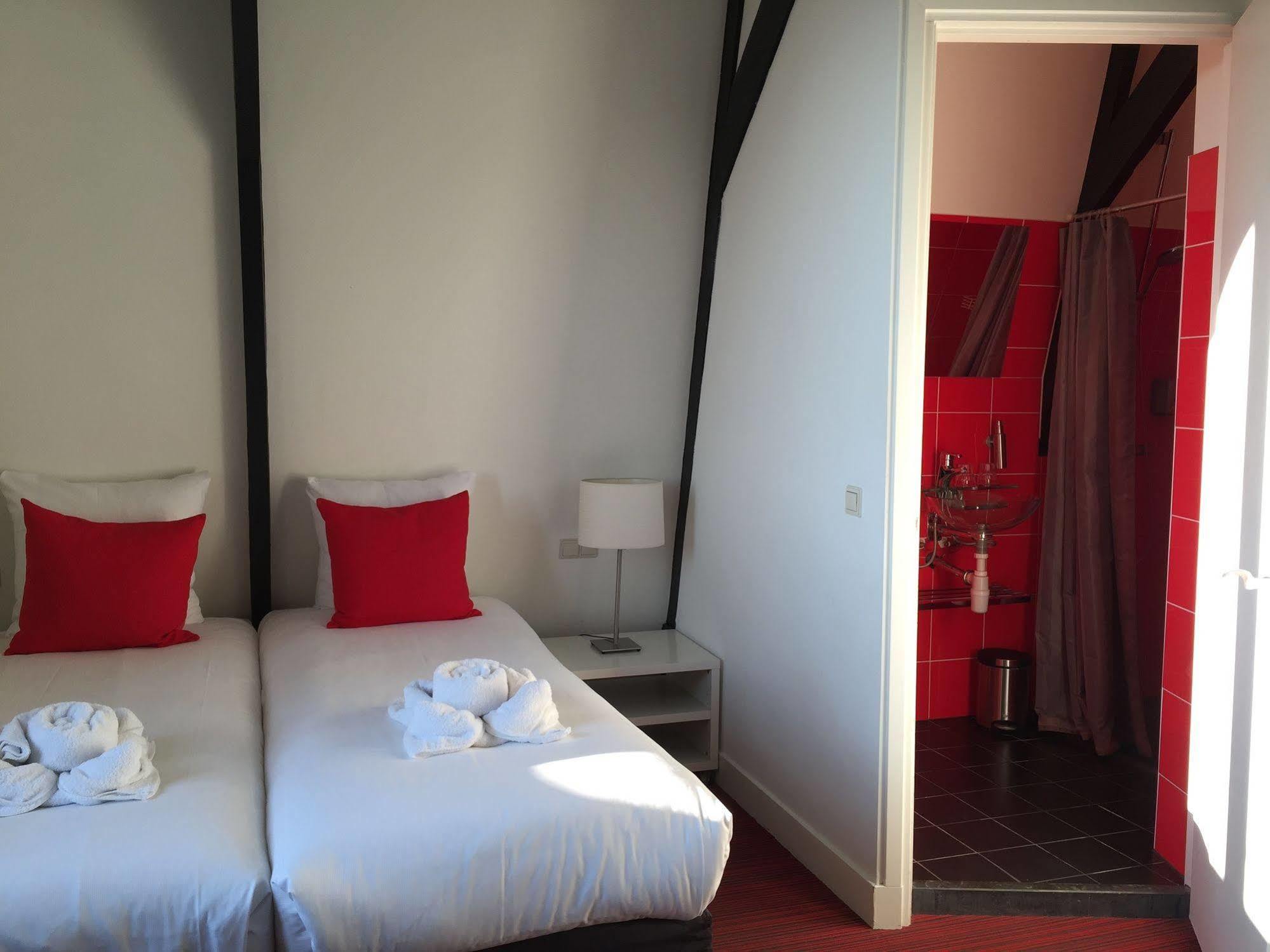 Nine-T-Teen Bed And Boutique Amsterdam Bagian luar foto